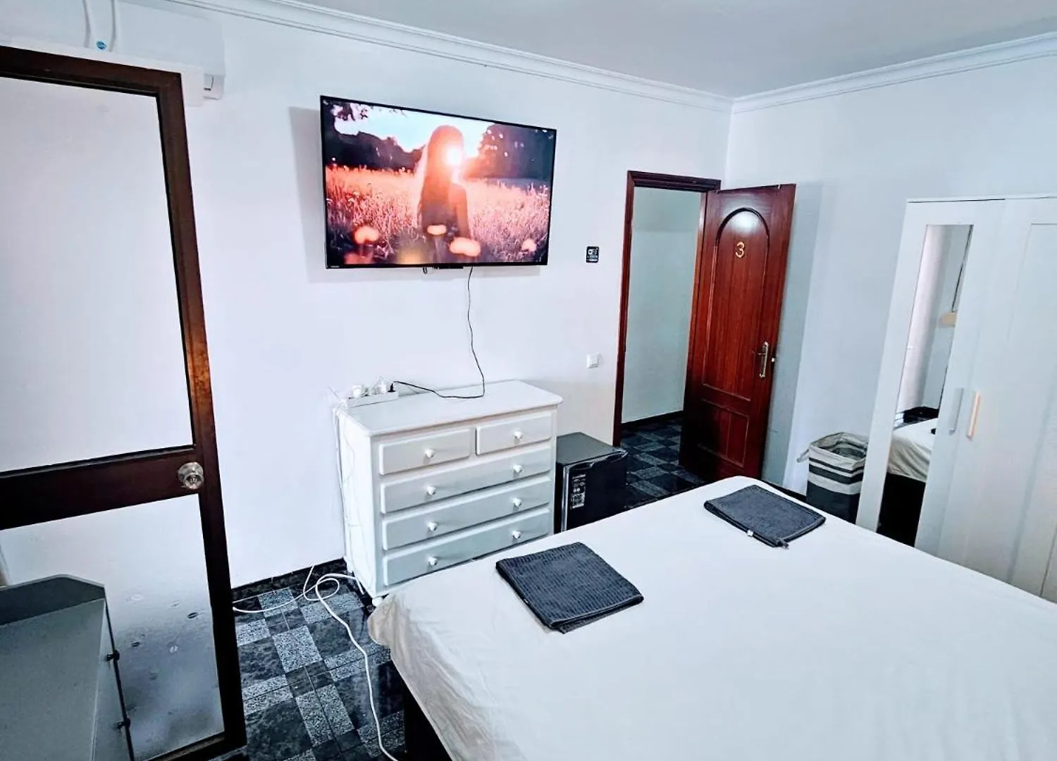 Very Large Family Room With Terrace La Linea de la Concepcion
