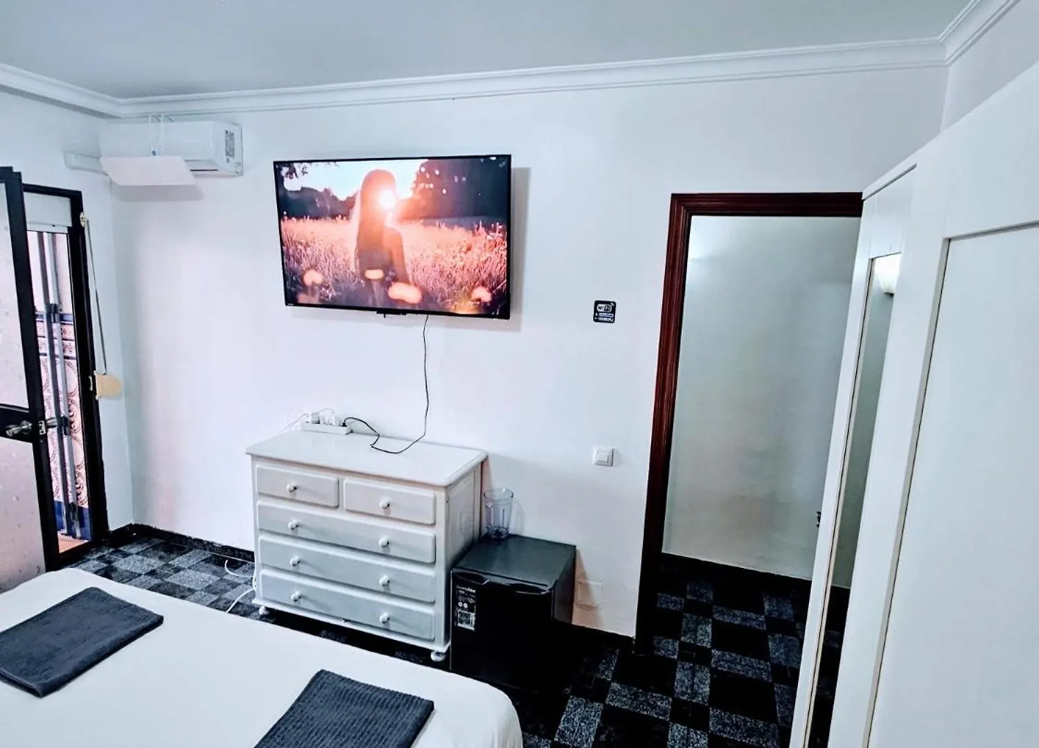 Homestay Very Large Family Room With Terrace La Linea de la Concepcion Spain